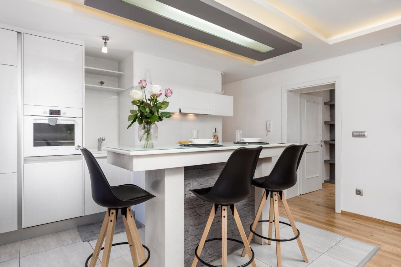 Apartment Hana Rijeka Exteriör bild